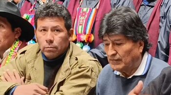 El dirigente Humberto Claros junto