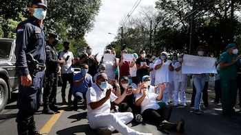 colapsan hospitales, suspenden cirugías por COVID
