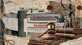 Collage mostrando el edificio 'Vanguardia', la Dama de la Justicia, un mazo sobre libros, documentos con sellos de cera y recortes de prensa antiguos.