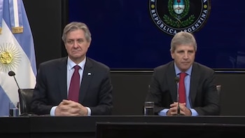 Mora récord: Caputo aseguró que bancos privados están rescatando a sus clientes con préstamos al 25% anual