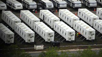 ICE actualiza normas de detención y permite IA para traducción e intercambios cotidianos con detenidos