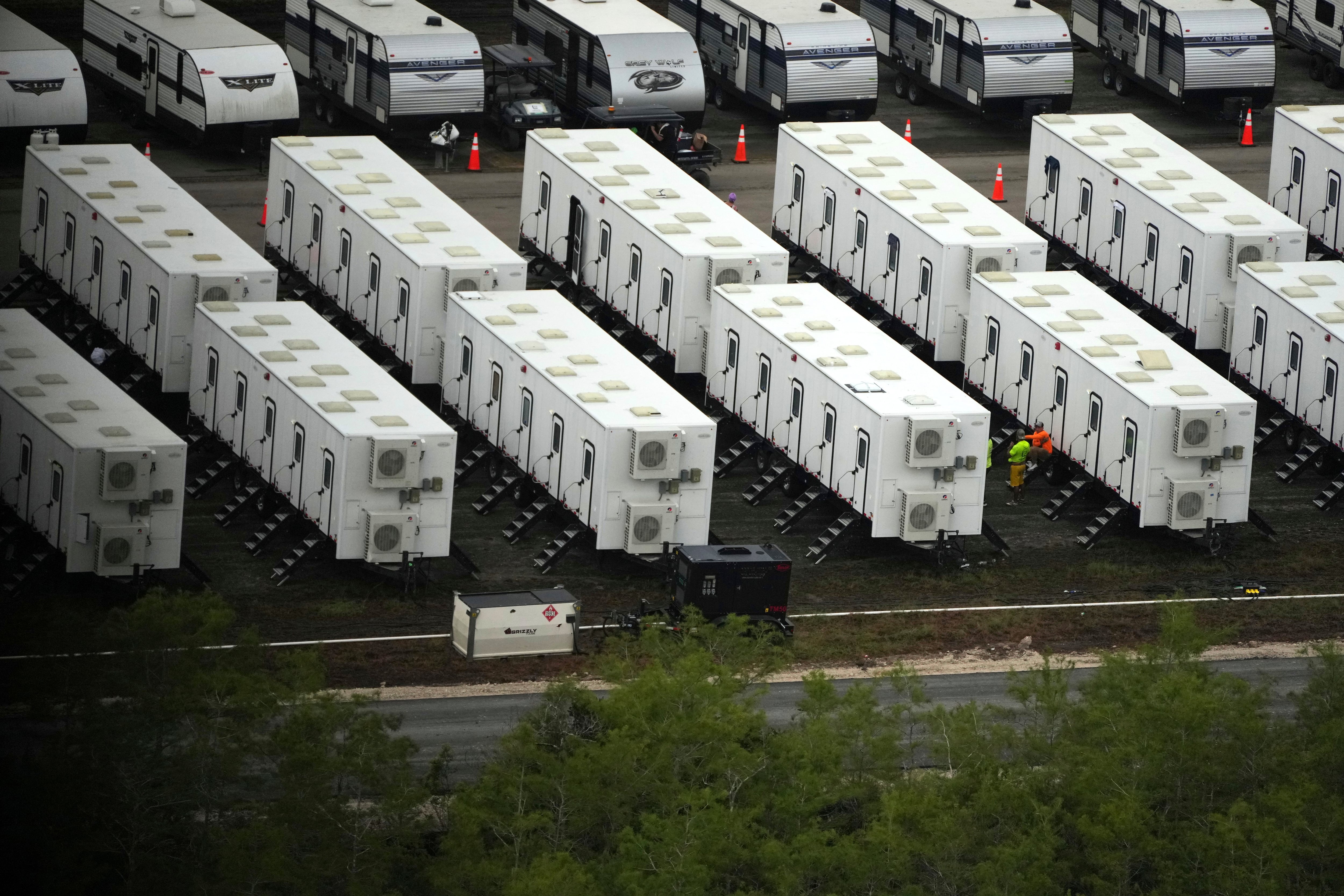ICE flexibiliza su detención y abre la puerta a la IA en centros migratorios