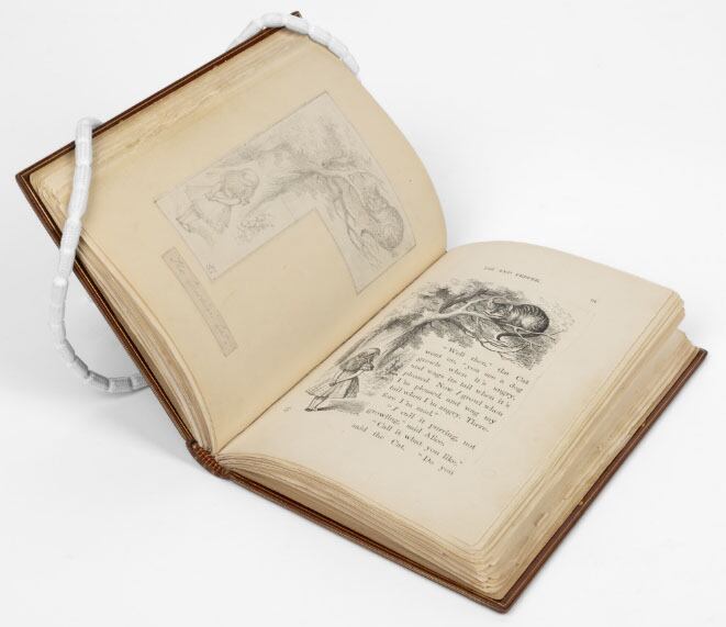 Este libro, conocido como “The Michelson Alice”, nunca antes se había mostrado al público en el Reino Unido