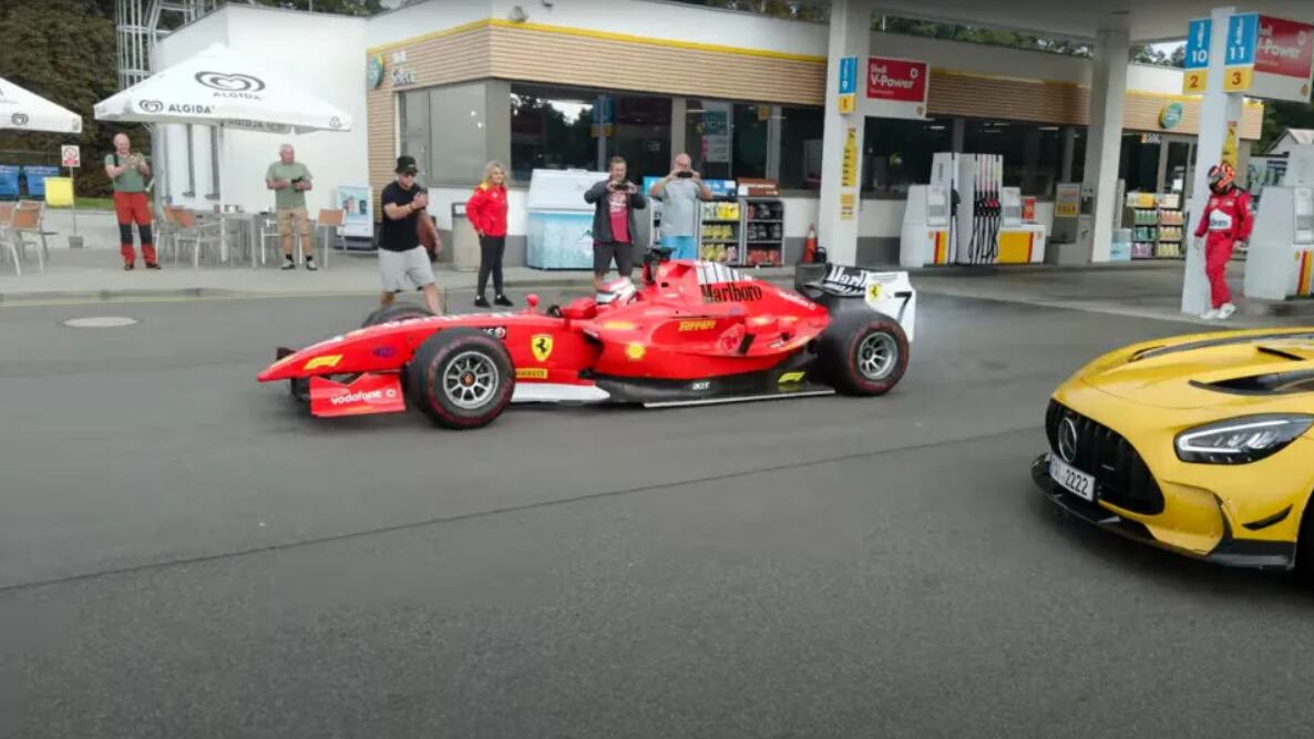 La estación de servicio en la que recargó combustible (captura de pantalla de TrackZone en Youtube)