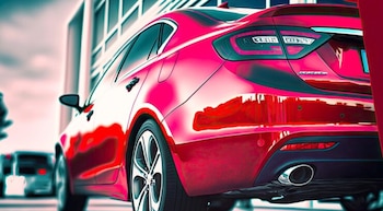 Colores neutros como blanco, negro