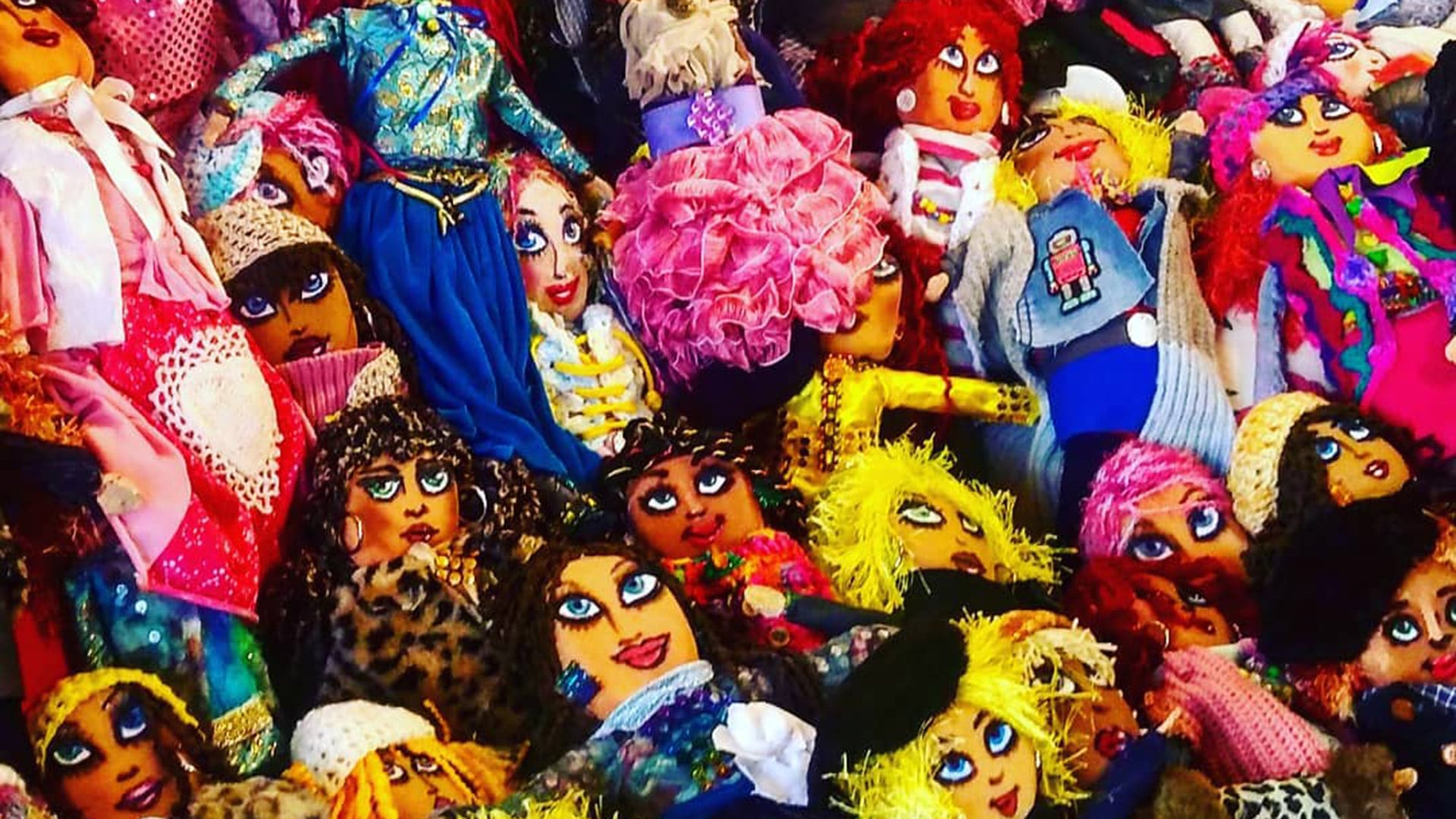 Las 300 muñecas, legado del amor de madre e hija