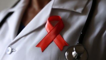 La educación comunitaria es clave para combatir los prejuicios y promover la prevención del VIH (Imagen Ilustrativa Infobae)