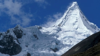 La muerte del francés Pierre Jacquemin-Marc durante un vuelo en parapente volvió a poner atención sobre las condiciones climáticas y geográficas que enfrentan las expediciones en Áncash| Foto: Andina