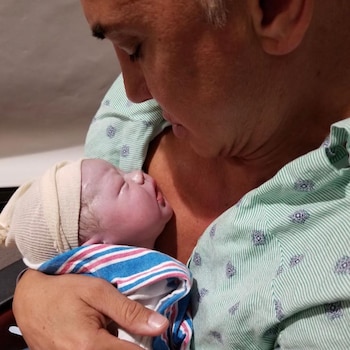 Flavio junto a su hijo