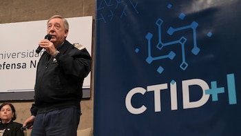Uno de los paneles más relevantes de la UNDEF se metió de lleno en el motivo de la jornada: la Fuerza Aérea Argentina es la que tiene la responsabilidad de vigilar y controlar el aeroespacio