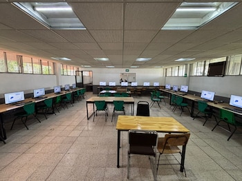 Aulas, laboratorios e inmobiliario serán mejorados en 25 planteles del Conalep