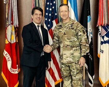 General Scott A. Jackson con Nicolás Posse