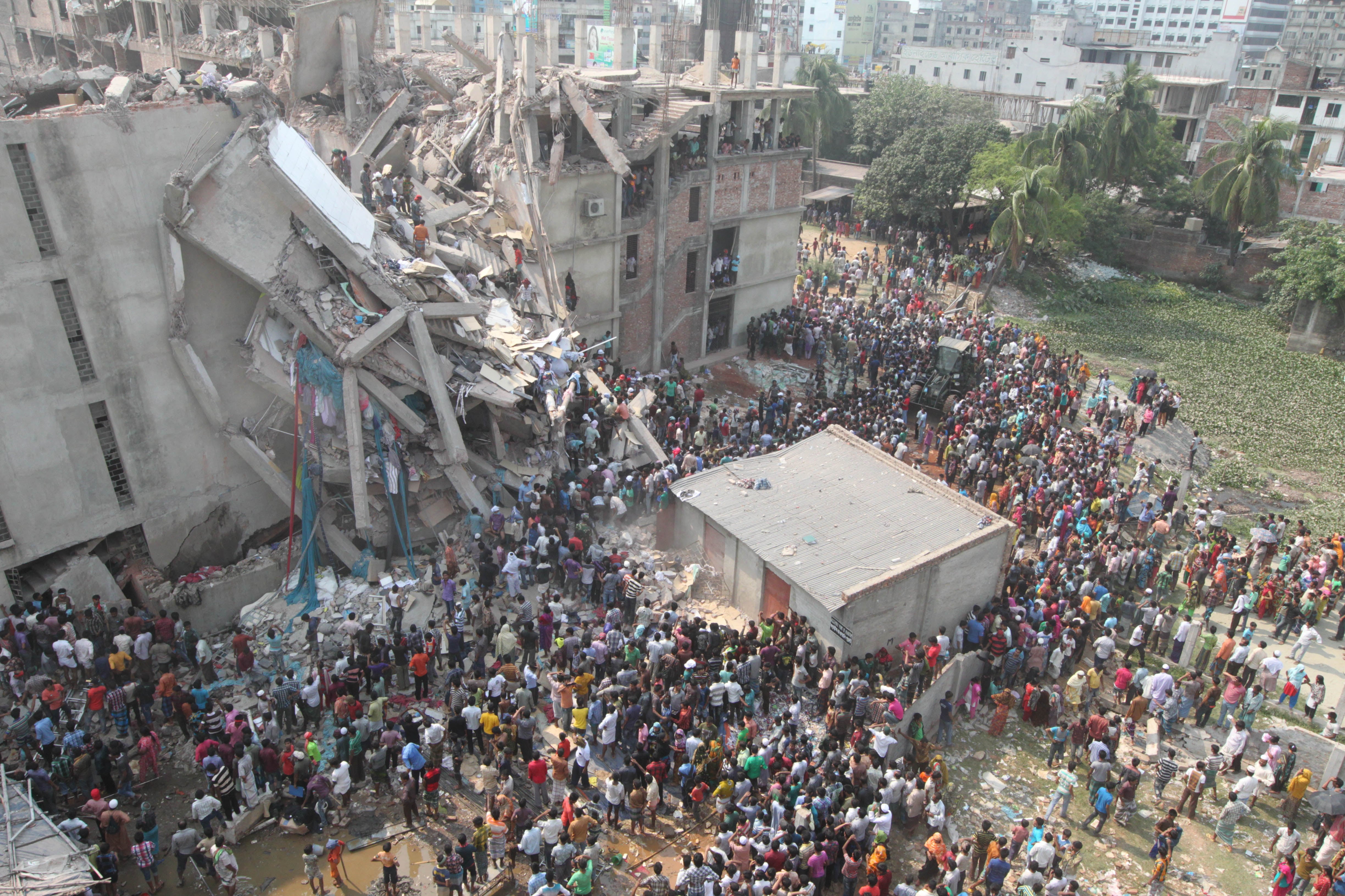 La tragedia evidenció las condiciones laborales precarias: amenazas, presión patronal y la negativa a evacuar el lugar pese a las advertencias (ZUMA)