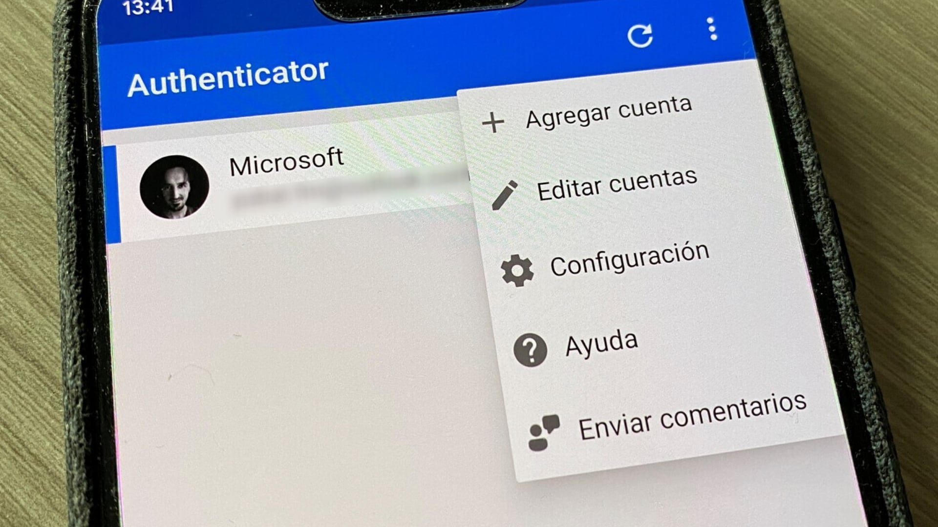 Los atacantes podían acceder al correo de sus víctimas una vez lograran vulnerar el Microsoft Authenticator. (xataka.com)