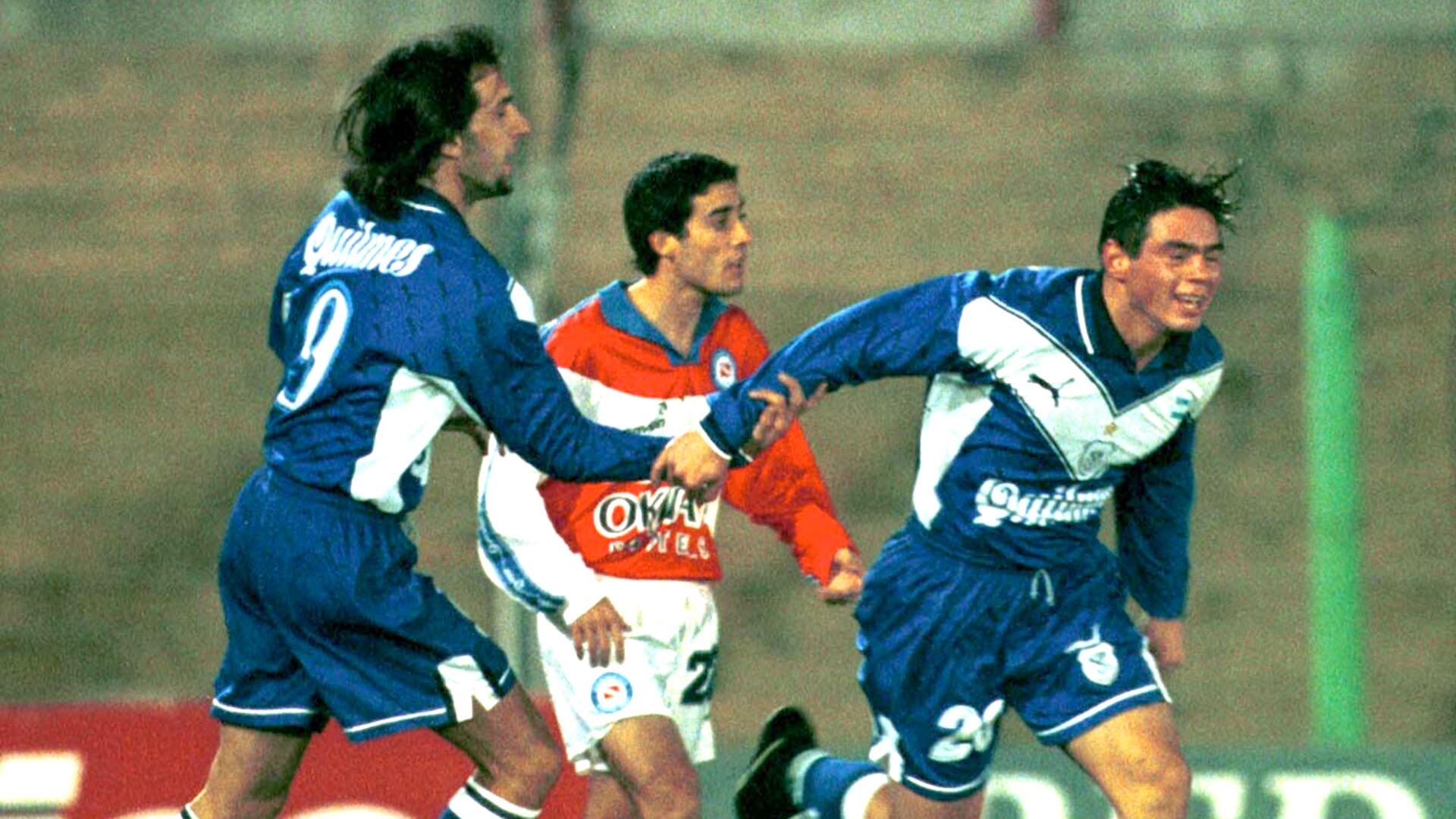 Festejando un gol de Vélez junto al Rifle Pandolfi (Fotobaires)