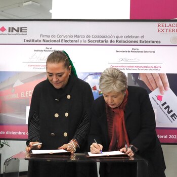 Guadalupe Taddei y Alicia Bárcena,