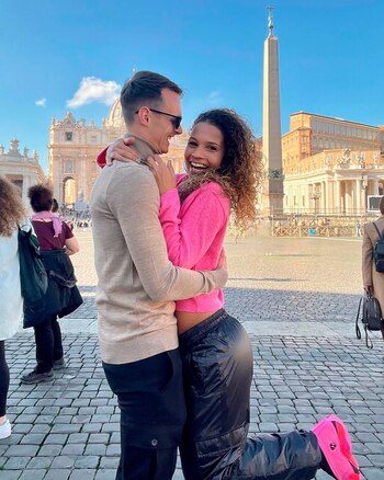 Shona Shukrula - Jeff Hardeveld