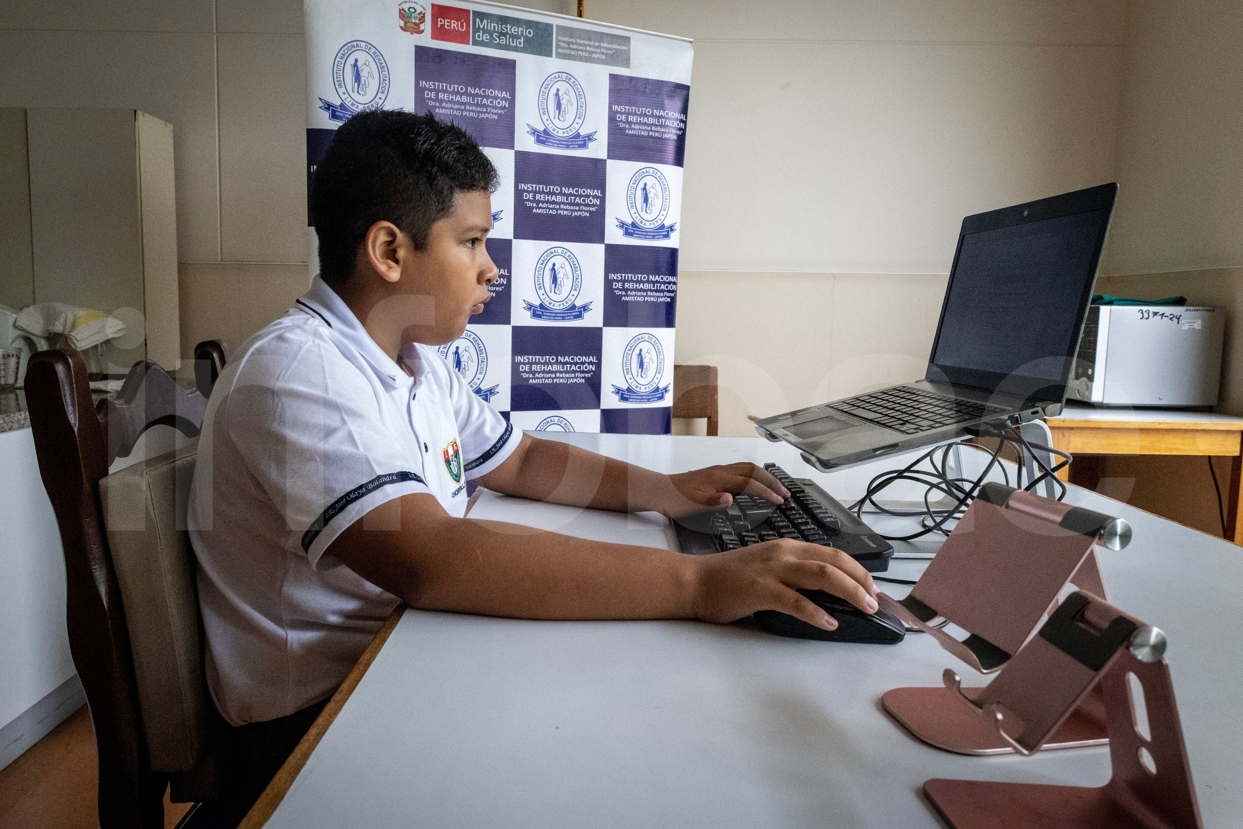 Es fundamental elegir una mochila con buen soporte y los zapatos en la talla adecuada para que no sea incomodo al realizar las actividades.