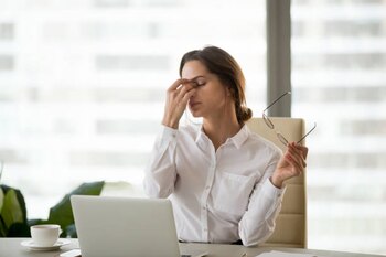 Factores como la contaminación y la exposición a pantallas contribuyen al aumento del síndrome de ojo seco - crédito iStock