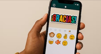 Conoce cómo puedes transformar un texto en sticker para WhatsApp.