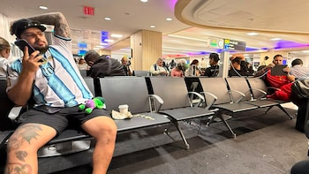 El incómodo encuentro entre los familiares de los jugadores argentinos y españoles en el aeropuerto de Nueva York