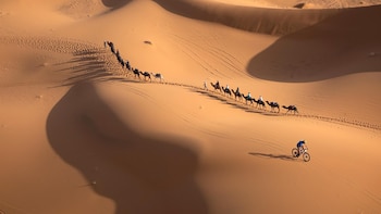 Marruecos conquista al turismo senior: Sahara sin apuro, jaimas VIP en Merzouga y riads en la medina con logística pensada