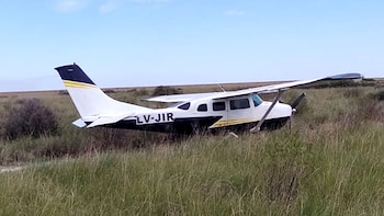 Misterio en Santiago del Estero: hallaron una avioneta abandonada y creen que los pilotos fueron rescatados en helicóptero