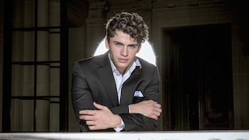 Quién es Martín Savi, el joven tenor argentino que cantó junto a Julio Iglesias y al Papa Francisco y que se une ahora a ‘Tu cara me suena’