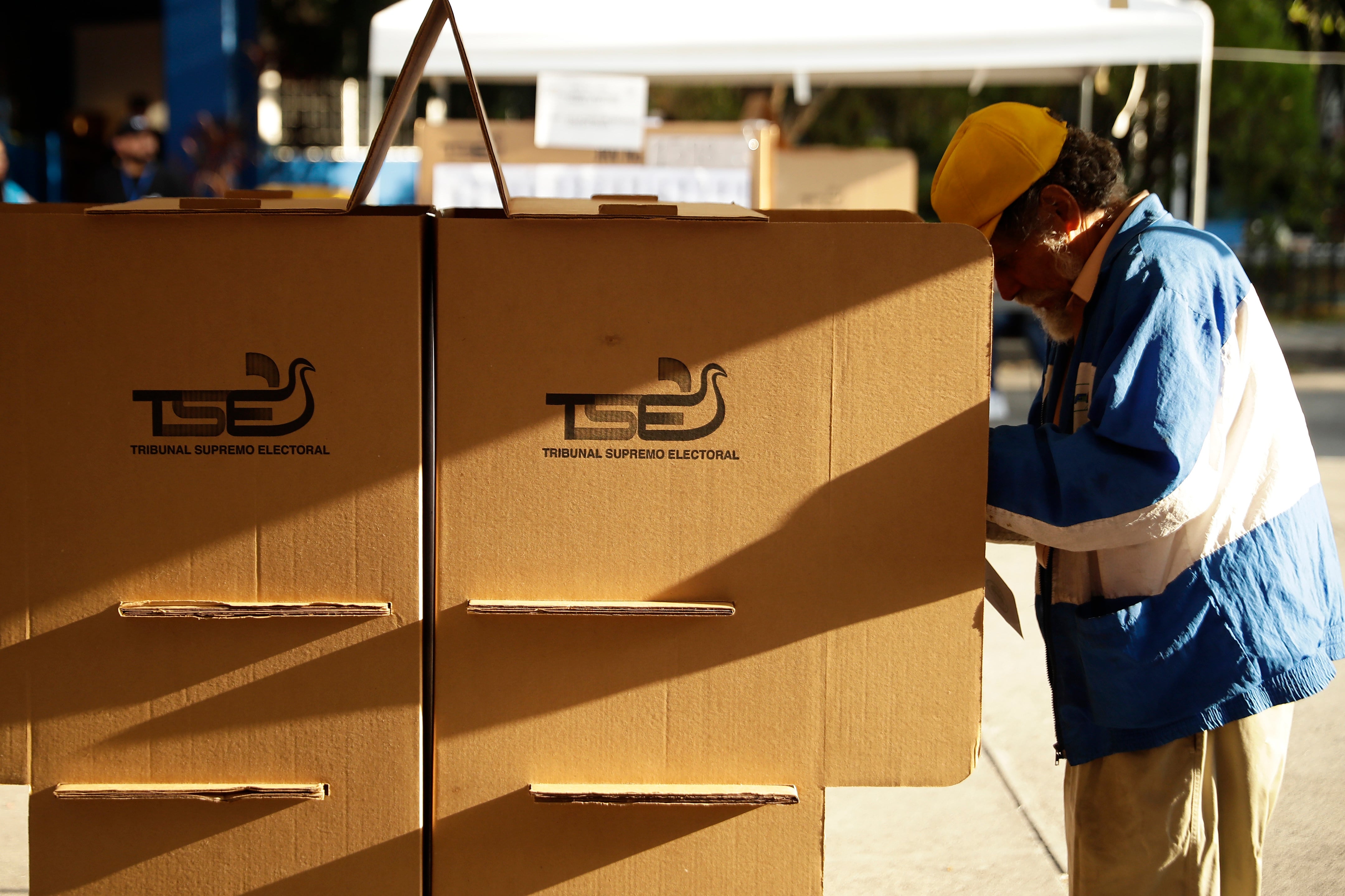 Tras un cambio realizado por la Asamblea Legislativa a la Constitución de la República, los salvadoreños deberán acudir a las urnas nuevamente en febrero de 2027. /EFE