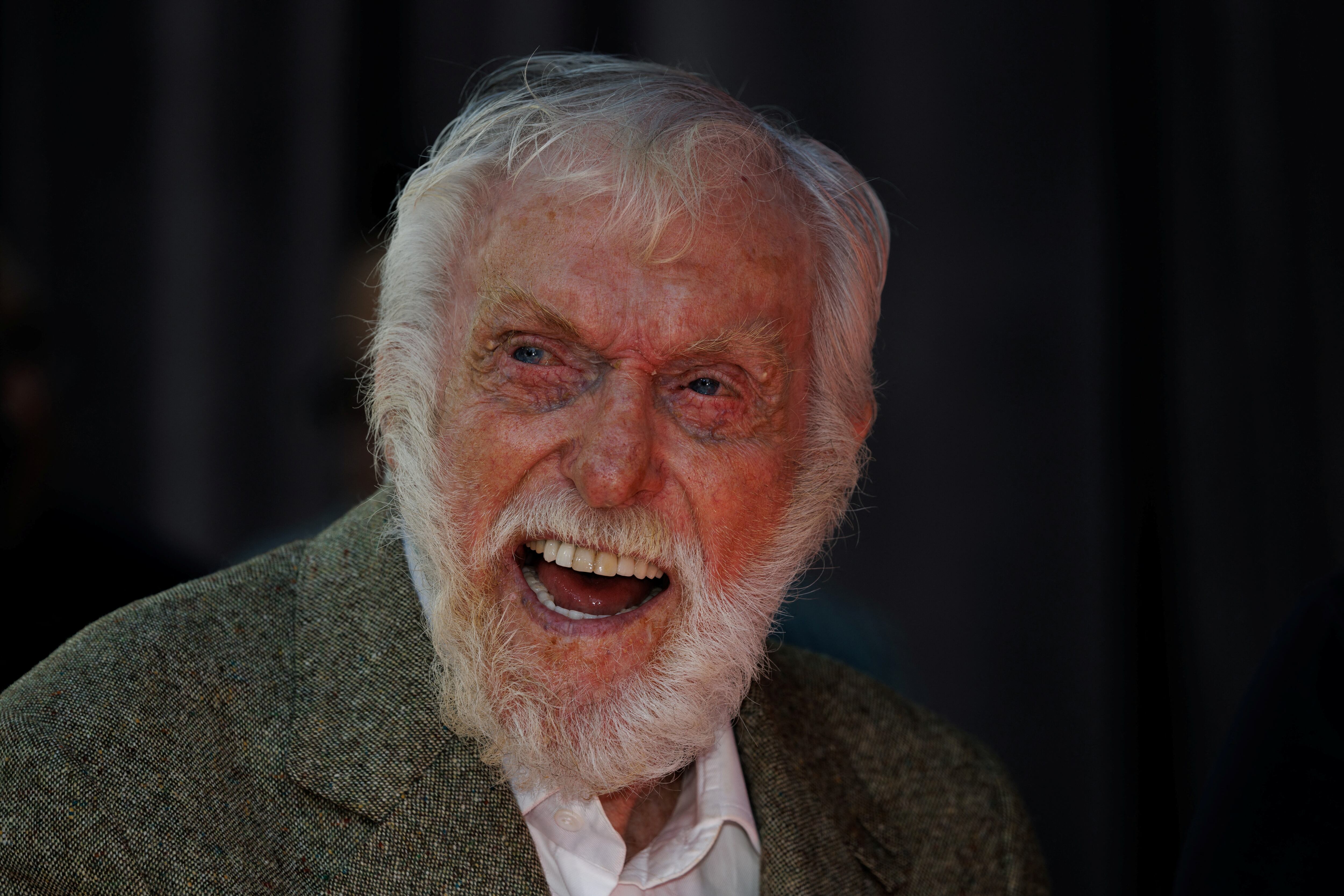 Dick Van Dyke celebró su premio Emmy a los 98 años, con el cual igualó el récord de Norman Lear. (REUTERS)
