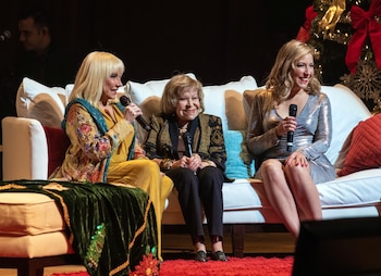 Olga Chorens junto a sus