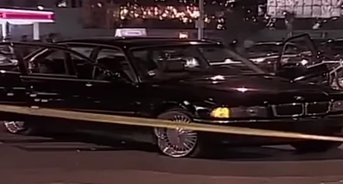 La reconstrucción del caso ubica a las víctimas dentro de un BMW cuando otro auto se emparejó y abrió fuego (90sHipHop)