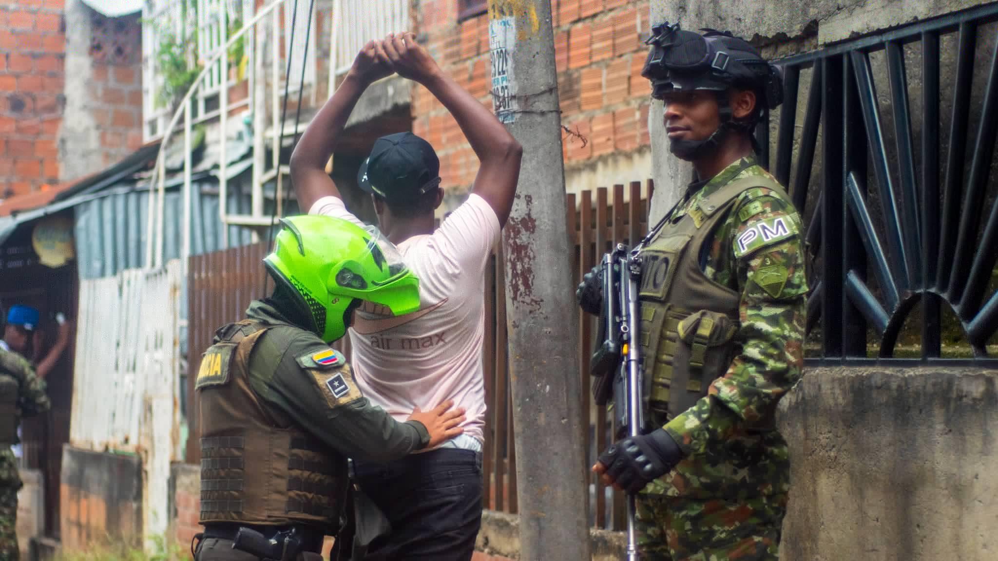 Las autoridades reforzaron la seguridad en puntos críticos de la ciudad de Cali, una de las más afectadas por atentados terroristas - crédito Policía Cali