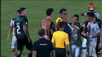 El técnico venezolano tuvo un fuerte cara a cara con sus rivales en el estadio Bello Horizonte-Rey Pelé-crédito Win Sports/YouTube
