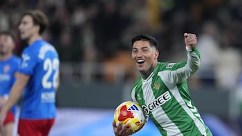 (Crónica) El Betis remonta al