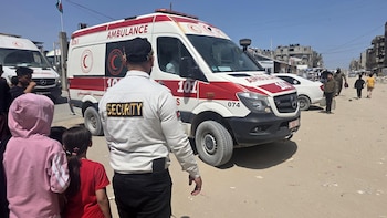 Pacientes continúan saliendo de Gaza para recibir tratamiento fuera en medio de nuevos ataques de Israel