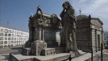 El histórico cementerio limeño se