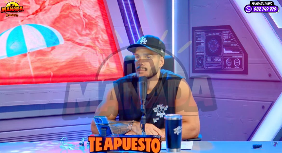 Mario Irivarren en una entrevista televisiva donde confirma su infidelidad a Onelia Molina y expresa su arrepentimiento públicamente. (YouTube / Satélite+)