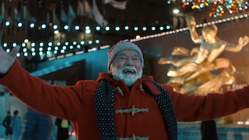 Arnold Schwarzenegger lidera un robo navideño en ‘Misión Bolsa Mágica’
