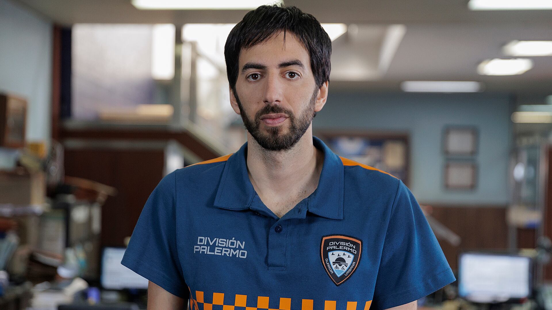 Santiago Korovsky recibió un reconocimiento en la UBA y compartió la divertida foto que le tomó su mamá durante el acto (Netflix)