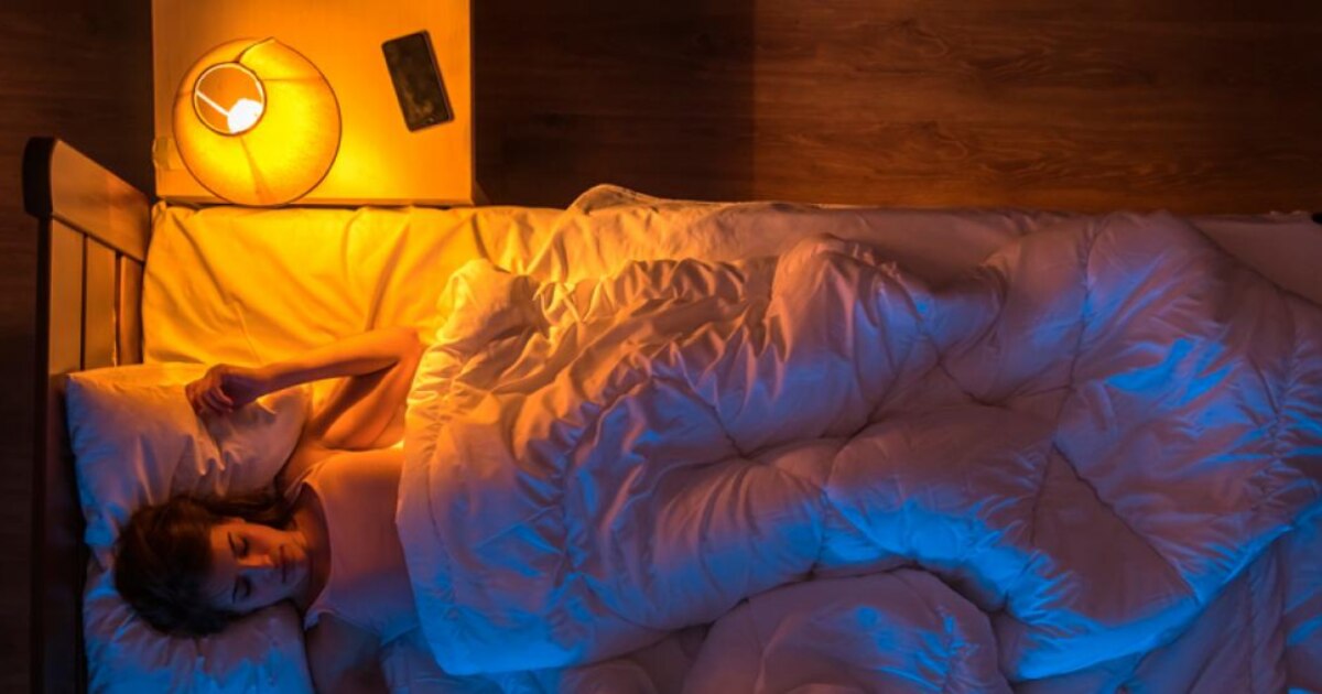 ¡Alerta para tu Salud! Dormir con Luces Artificiales Puede Estar Dañando tu Cuerpo