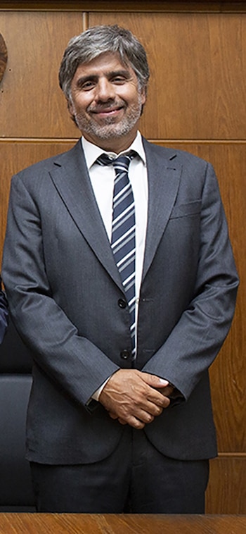 El juez Rodrigo Giménez Uriburu, a cargo del control de la prisión domiciliaria de Cristina Kirchner, pidió informes sobre sus movimientos dentro de San José 1111 y sobre el alcance del monitoreo electrónico