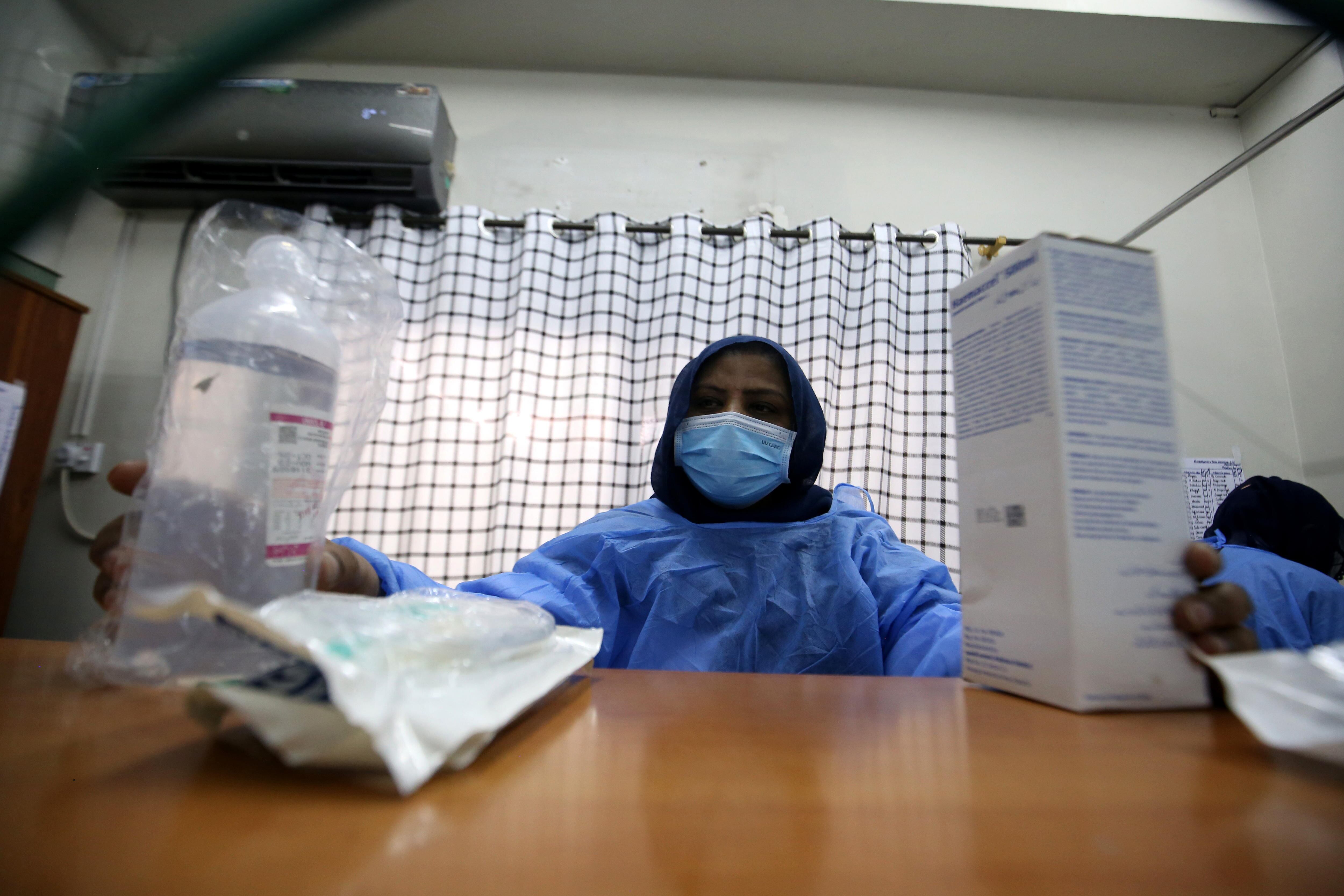 Gran parte de la población evita acudir a hospitales en Cuba por el deterioro del sistema sanitario y la escasez de medicamentos. (EFE/EPA/Arshad Arbab)