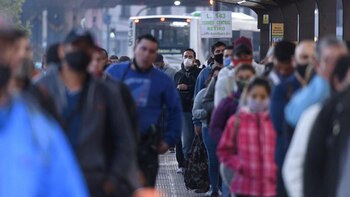 Pasajeros en Constitución (Adrián Escandar)