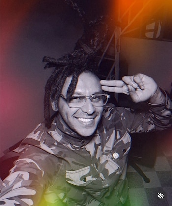 El cantante y líder social