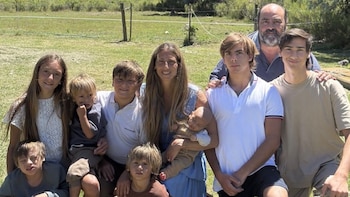 Coty Granjera: la influencer que muestra “sin filtros” sus tareas de campo y quehaceres domésticos junto a sus ocho hijos