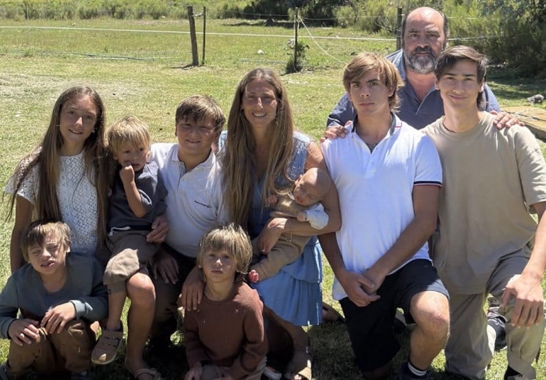 Coty Granjera: la influencer que muestra “sin filtros” sus tareas de campo y quehaceres domésticos junto a sus ocho hijos
