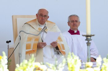 El Papa Francisco asiste a