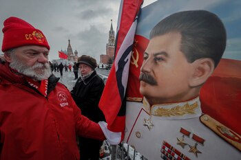 Un seguidor del Partido Comunista