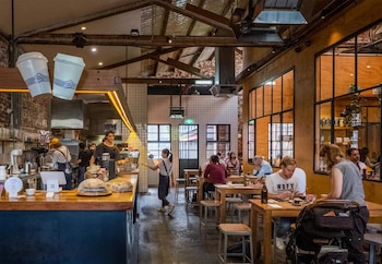 En Australia, las cafeterías han